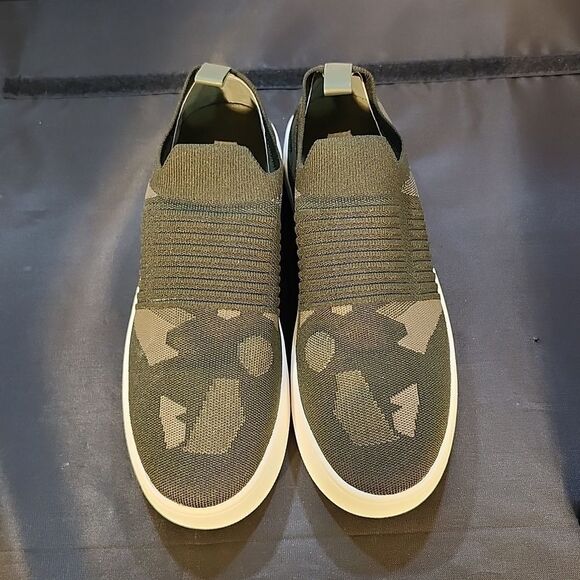 BRAND NEW STEVE MADDEN BEALE CAMOFLAGE SLIP-ON SNEAKER - Picture 2 of 15